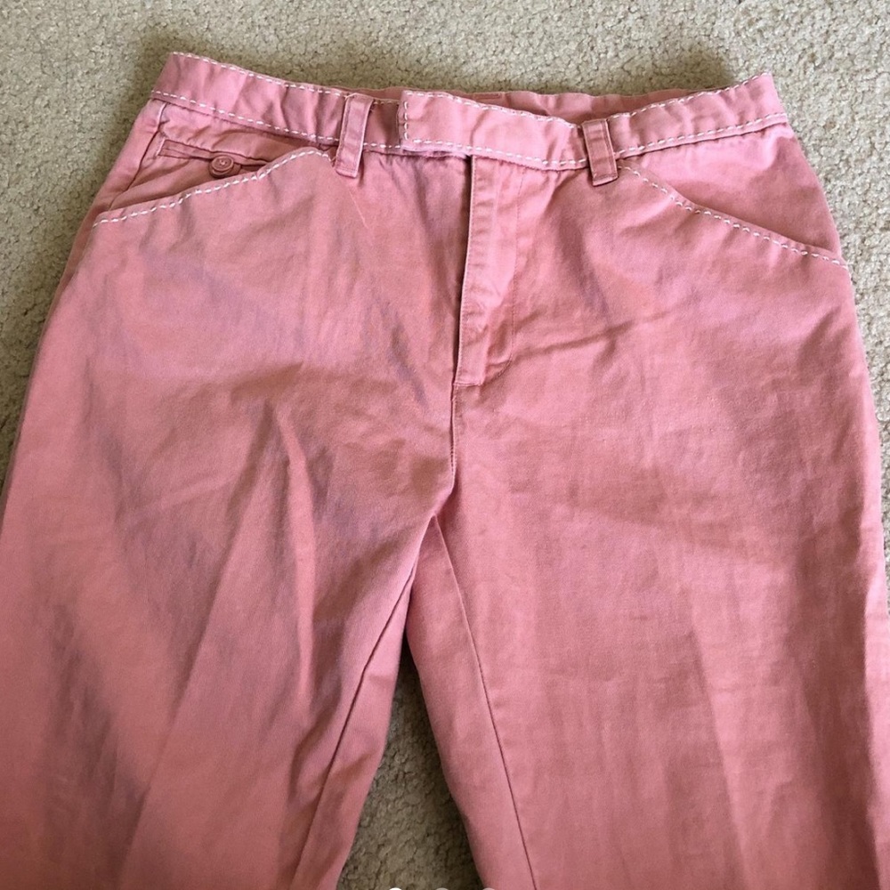 Low waisted pink pants with white stitching